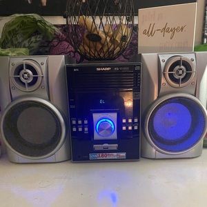 5 disc cd changer and stereo. Lights up. Lightly used but well maintained